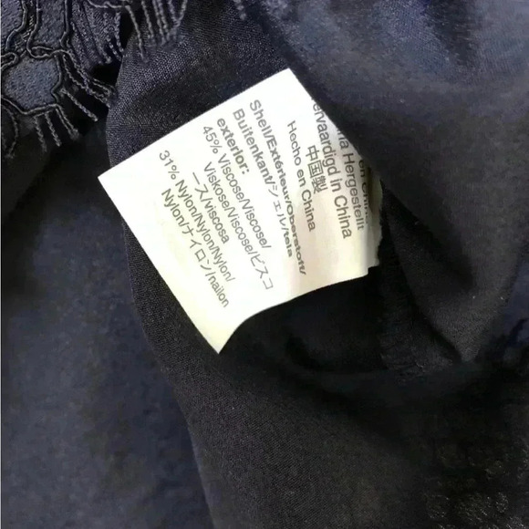 *NWT* J. Crew Women’s M Navy Blue Floral Lace Scalloped Hem Sleeveless Blouse - Picture 8 of 10